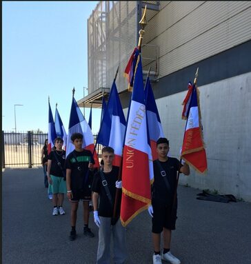 porte drapeaux 1.jpg