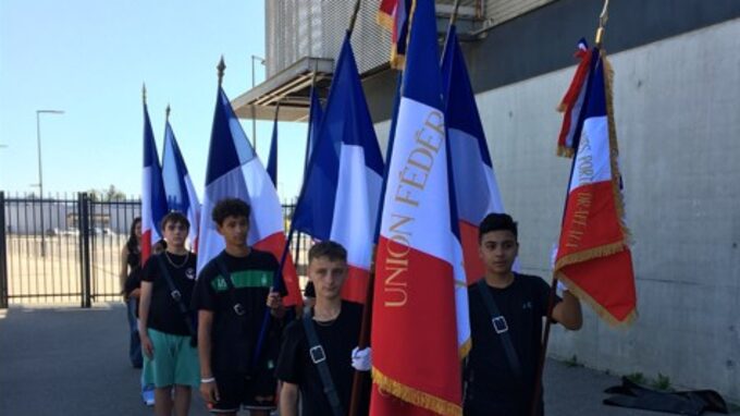 porte drapeaux 1.jpg